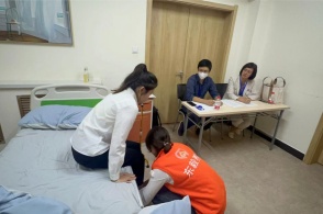 北漂家政女工的自我救贖之路:寫作、畫畫,56歲要為自己活一回|從她說起